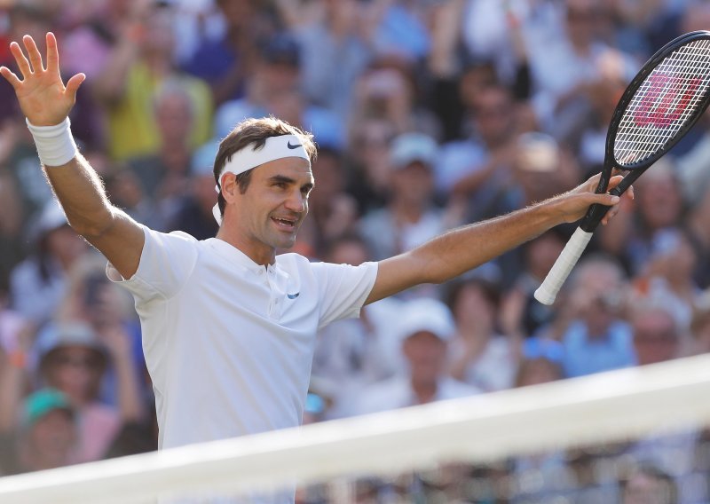 Federer lako dobio Raonića za svoj 12. polufinale u All England Clubu