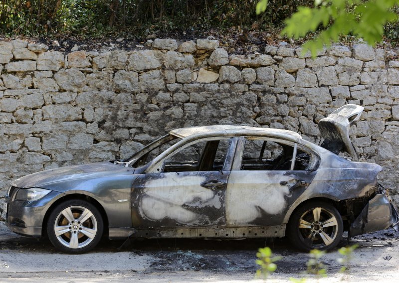 Torcidaši u Zadru zapalili BMW s bugarskim navijačima