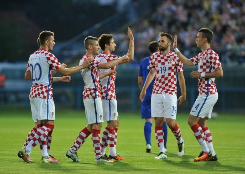 Hrvatska stigla do rekordne pobjede u povijesti; Ćorluka zabrinuo sve
