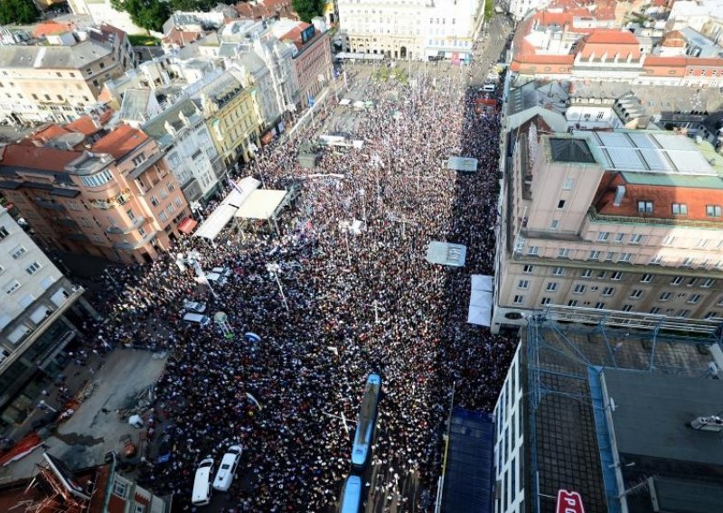 Opet smo izračunali koliko doista ljudi stane na Trg bana Jelačića