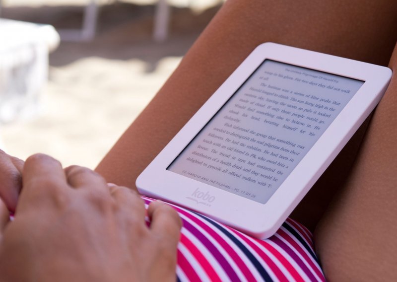 Zbogom teškim knjigama: Evo što sve trebate za digitalno čitanje na plaži