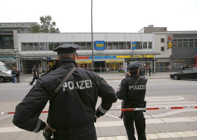 Merkel zahtijeva da se istraže motivi hamburškog napada
