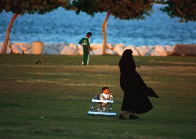 Hoće li na plažama Saudijske Arabije ženama iz kupaćih viriti samo trepavice?