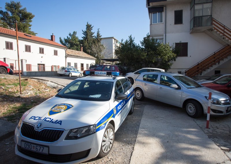 Automobil riječkoga vijećnika išaran uvredljivim simbolima