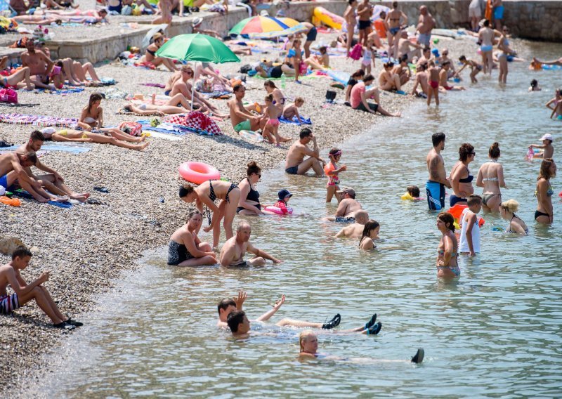 Načelnik dalmatinske općine odlučio stati na kraj bahatoj praksi, nema više rezervacije mjesta na plaži!