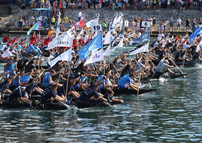 Hrvatska ratna mornarica prvi put sudjeluje na Maratonu lađa na Neretvi