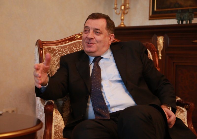 Dodik optužio Karamarka da vodi proustašku politiku
