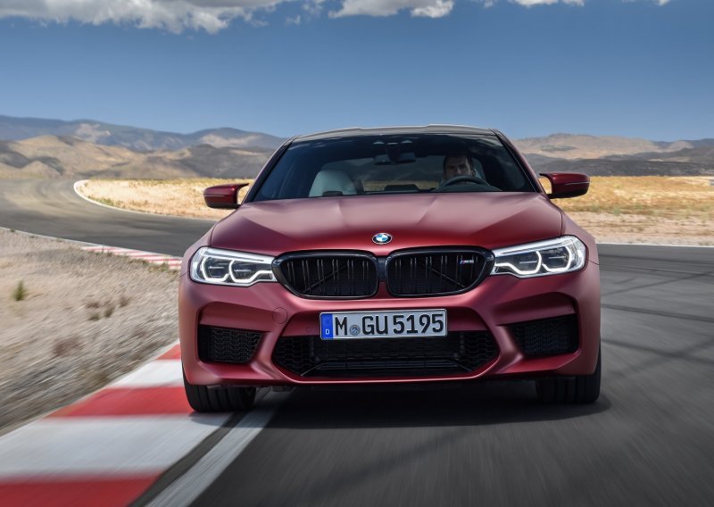 Novi BMW serije 5 M550i performansama će nadmašiti skuplji M5