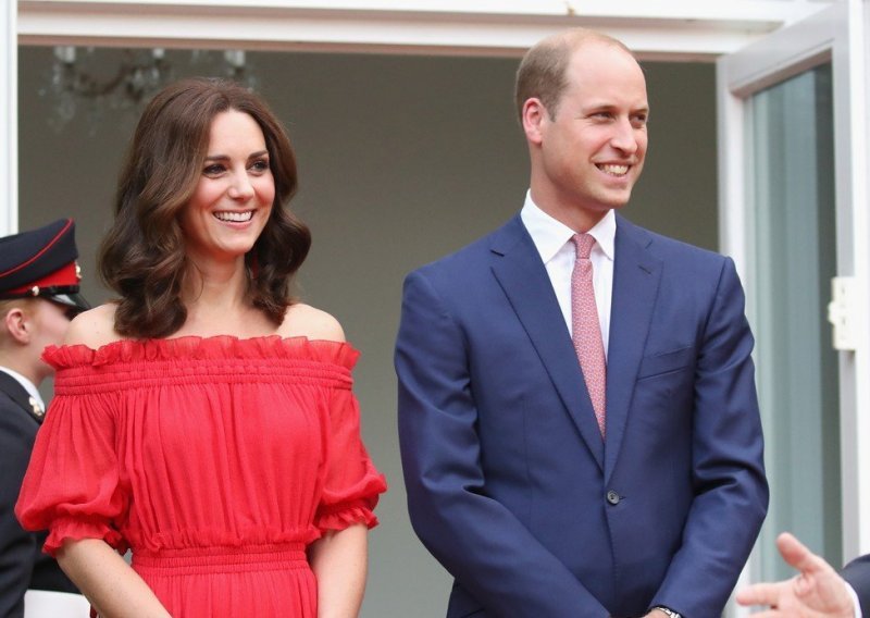 Kraljevski par dobio odštetu za Kateine fotografije u toplesu