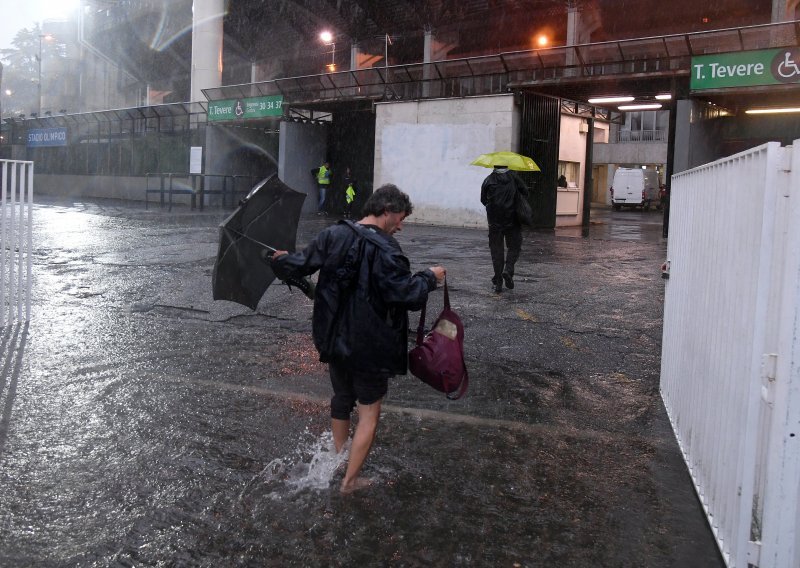 Poplave u Toskani odnijele šest života
