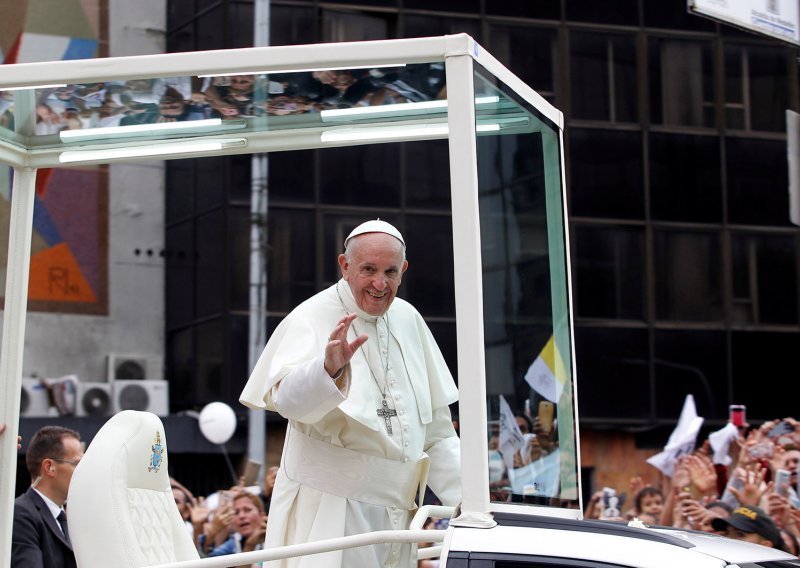 Ultrakonzervativci optužili papu Franju da širi sedam hereza