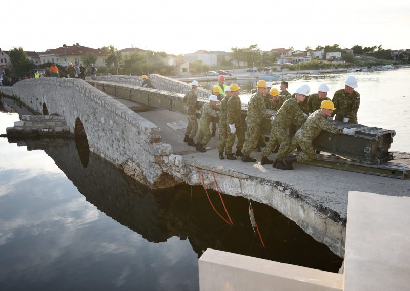 Hrvatska vojska sanira puteve nakon poplava kod Zadra
