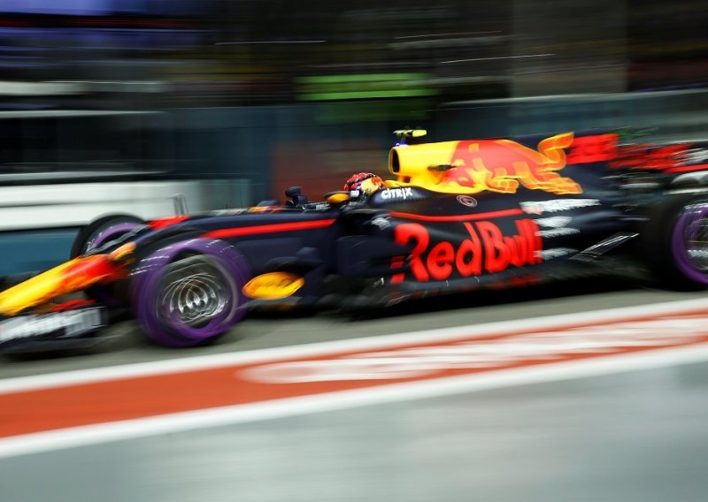 Hamilton i Vettel ne mogu se nositi s brzim 'bikovima' u Singapuru!