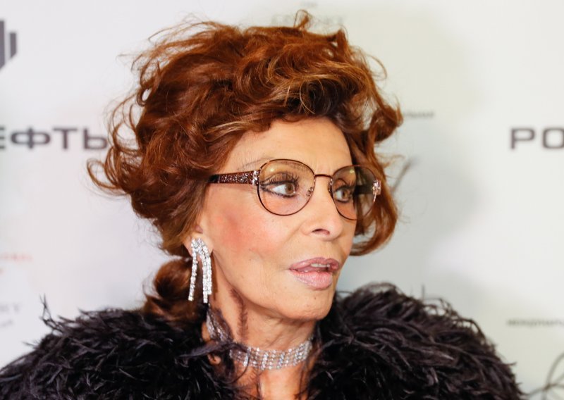 U devetom desetljeću Sophia Loren ostavlja bez daha