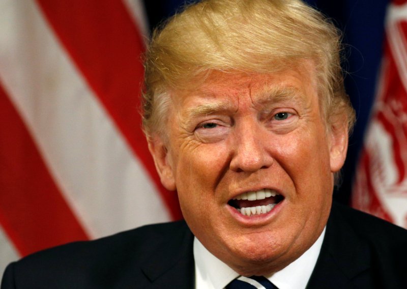 Trump želi oduzeti licence TV kućama koje su prenijele da ga je šef diplomacije nazvao 'debilom'?