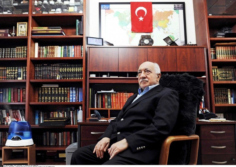 Turska uhitila više od 700 osumnjičenih za povezanost s Gulenom