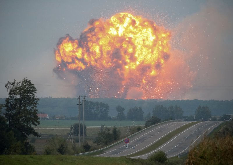 Jezive fotografije pokazuju razmjere požara u Ukrajini