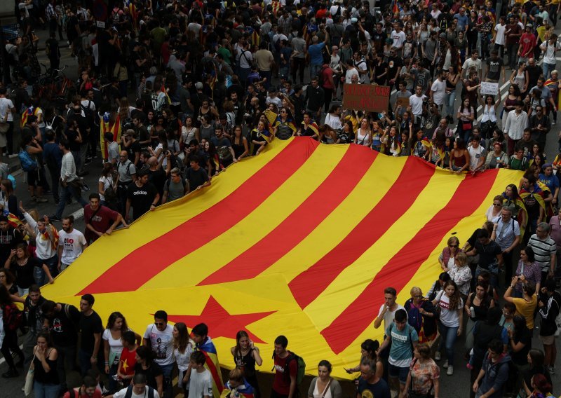Francuski aktivisti ponudili utočište katalonskoj vladi