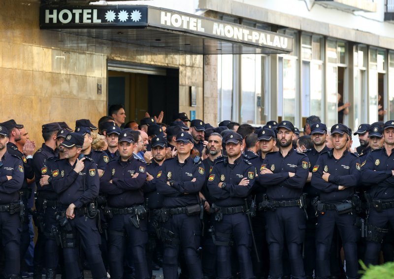Madrid ne želi povući policiju nakon izbacivanja iz hotela