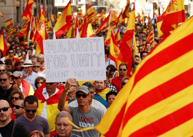 U Barceloni stotine tisuća ljudi u prosvjedu protiv neovisnosti Katalonije