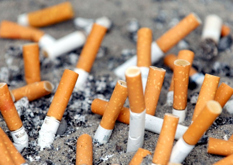Gradske vlasti Bruxellesa zbog opušaka na ulicama poslale račun duhanskoj industriji