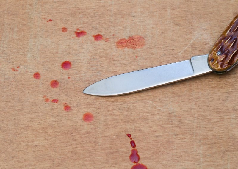 Ubio susjeda nožem zbog spora oko garaže