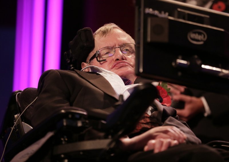Evo što Stephen Hawking misli o umjetnoj inteligenciji
