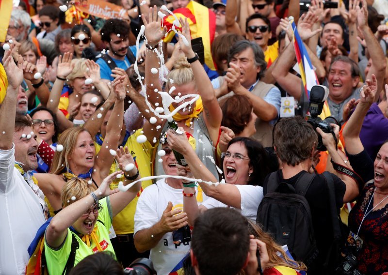 Kako će Madrid suzbiti odcjepljenje Katalonije? EU odbija posredovati, SAD protiv sakaćenja