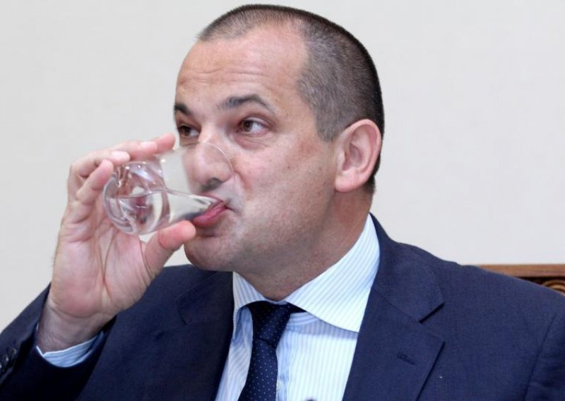 Ministar Miljenić podupire promjene Ustava