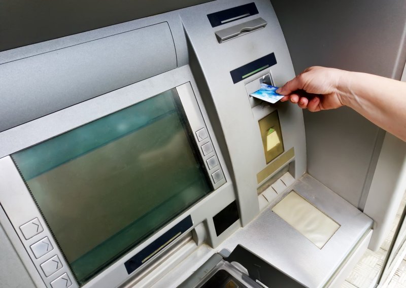 Zagrebačka banka uvela beskontaktnu tehnologiju na 250 bankomata