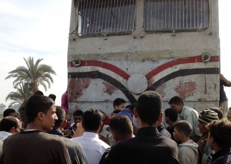 Egipat: U stravičnoj nesreći poginulo 47 djece
