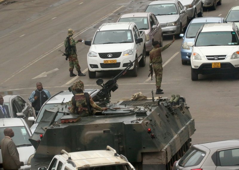 Vojska smijenila Mugabea i na čelo Zimbabvea postavila svrgnutog potpredsjednika