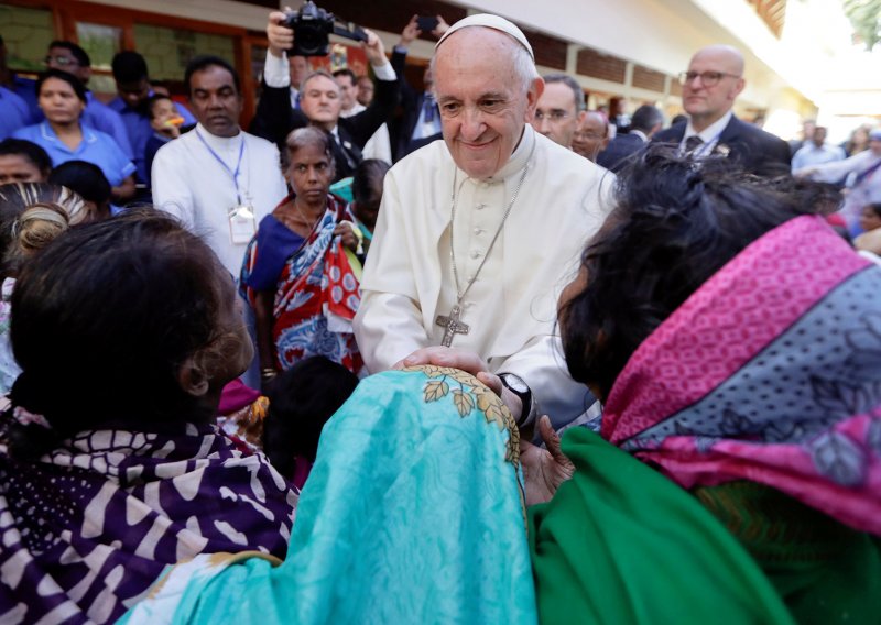 Papa Franjo pozvao na borbu protiv pošasti ubojstava žena