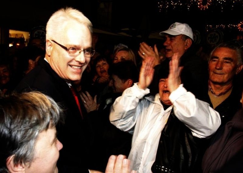 SDP-ove gospođe skoro rastrgale Josipovića