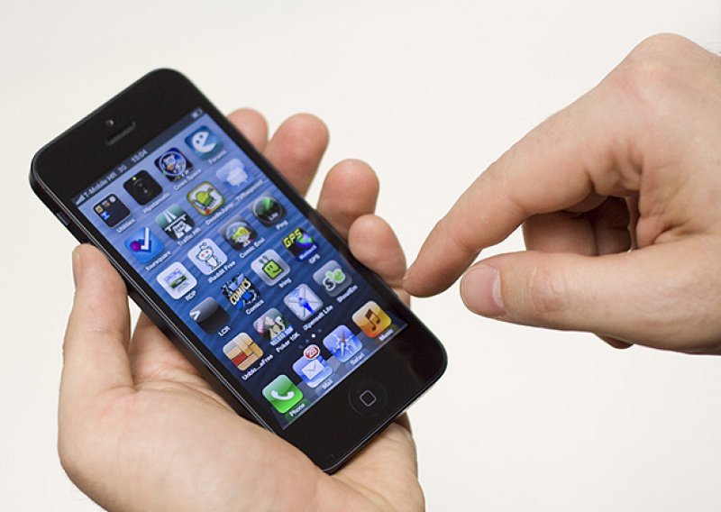 Appleov plastični telefon hibrid je iPhonea i iPoda?