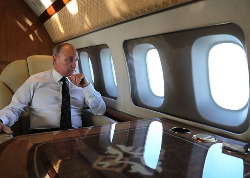 [VIDEO] Pogledajte Putinovo zadovoljstvo nakon što je vidio kakvu pratnju ima na putu do Sirije