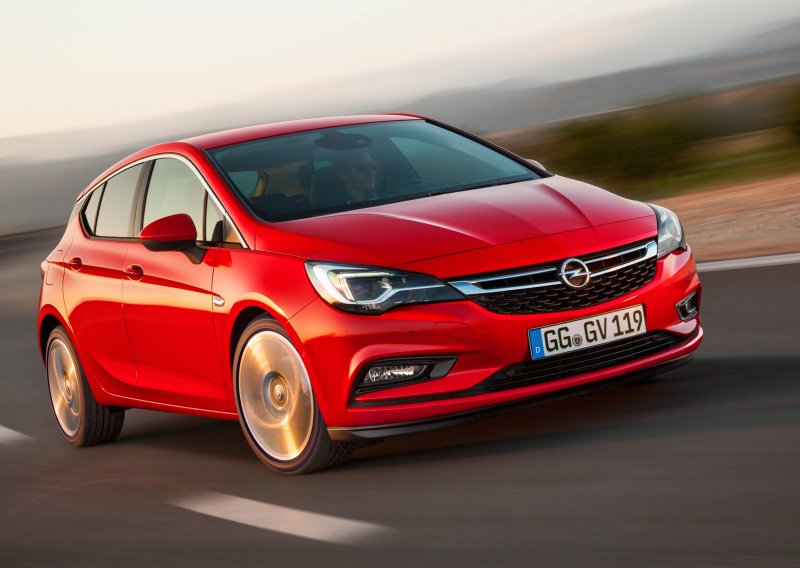 Opel Astra jurila gotovo 700 km/h u naseljenom mjestu