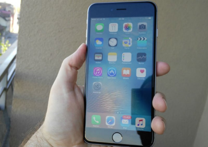 Novi iPhone će biti prvi s bežičnim punjenjem?