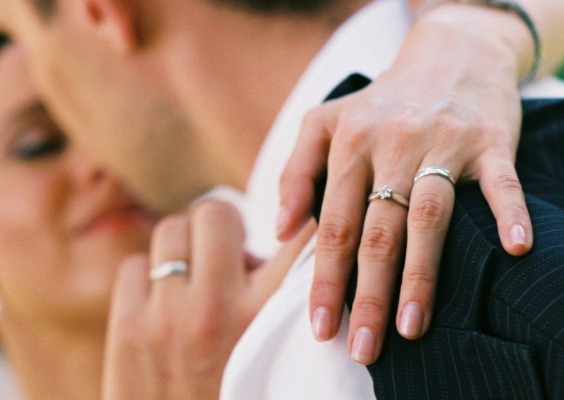 U Sloveniji iduće godine moguća vjenčanja bez kumova i predbračni ugovori