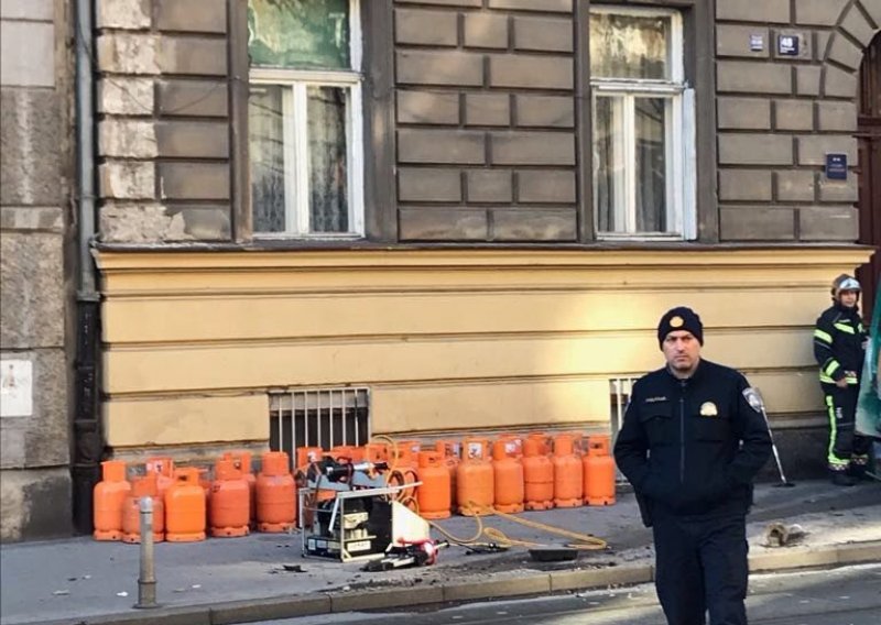 Kombi pun plinskih boca zabio se u zgradu u Draškovićevoj