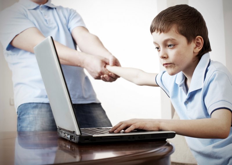 Djecu treba naučiti odgovornom ponašanju, a ne zabranjivati im internet