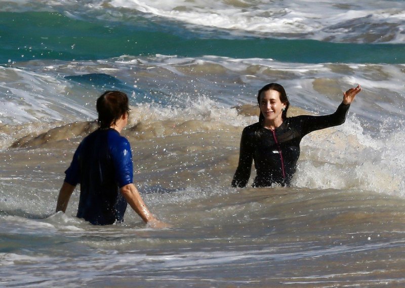 Sir Paul McCartney i supruga na plaži izgledaju poput zaljubljenih tinejdžera