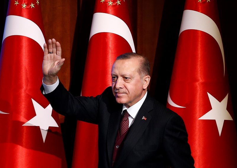 Erdogan bijesan: Zemlja koju zovemo saveznicom formira terorističku vojsku na našim granicama