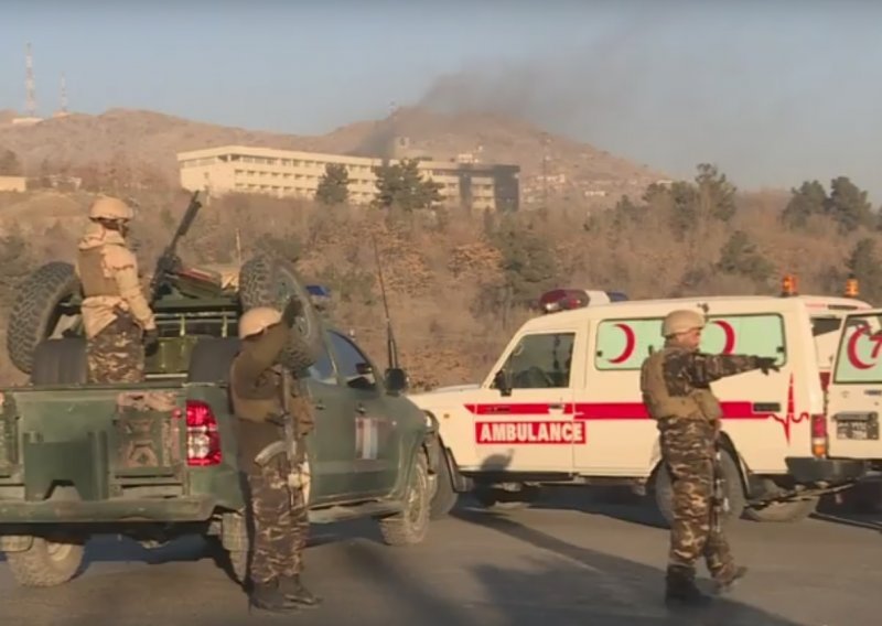 Deseci ozlijeđenih u snažnoj eksploziji u Kabulu, čuje se i pucnjava