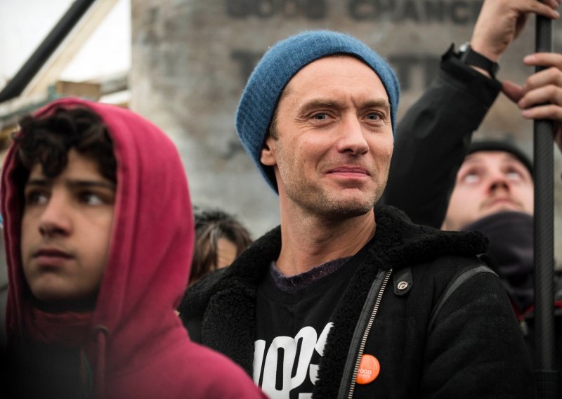 Jude Law u izbjegličkom kampu: Zaštitite djecu!