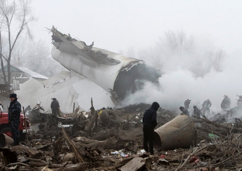 Zrakoplov se srušio na selo, poginulo najmanje 37 mještana