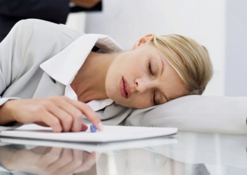 Evo zašto vam se na poslu tako jako spava