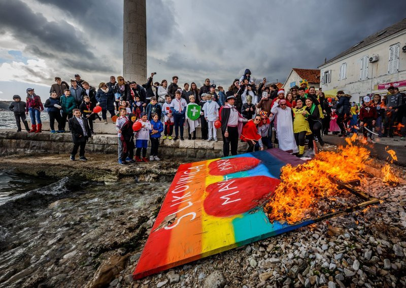 Kazneno prijavljeni organizatori karnevala u Kaštelama radi poticanja na nasilje i mržnju