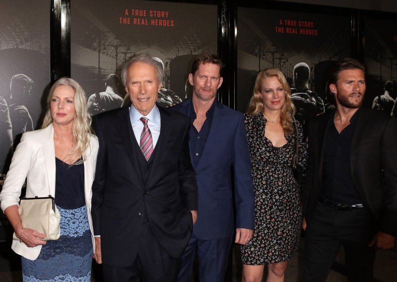Legendarnog Clinta Eastwooda na premijeru došlo podržati šestero djece