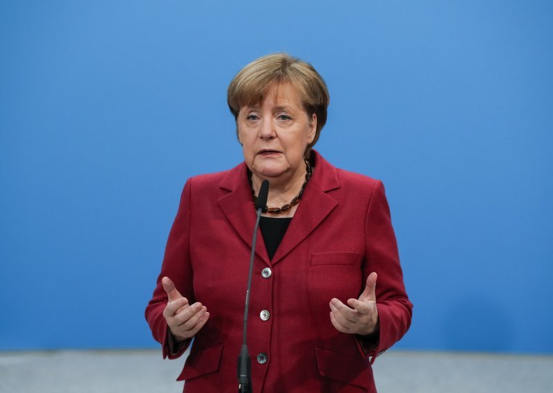 Merkel kaže da je migrantska kriza podijelila Njemačku